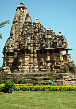 Khajuraho: Vishwanath temple