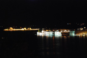 Pichola-See-bei-Nacht