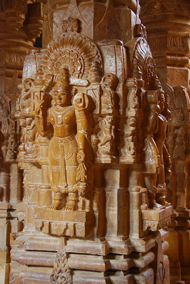 Skulpturen-im-Jain-Tempel