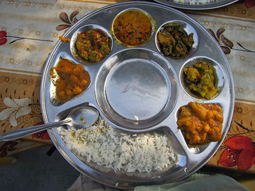 Thali-im-Restaurant-in-Orchha